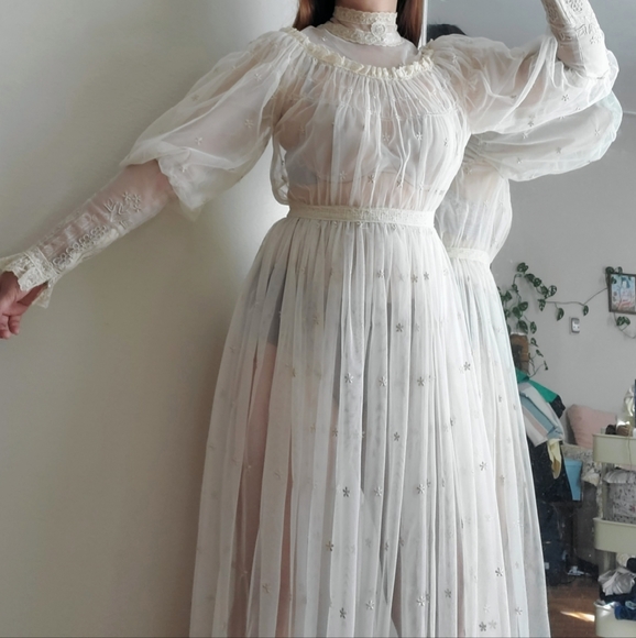 🚫SOLD🚫Vintage Mesh Bridal Dress - Picture 3 of 16